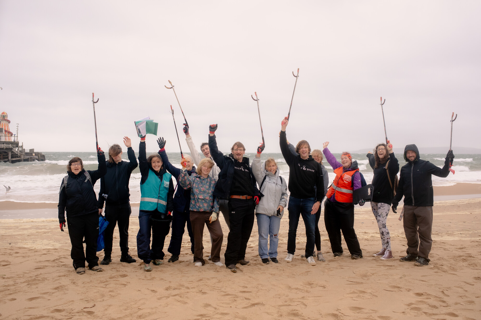 GBBC 2023 group on windy beach in Portsmouth